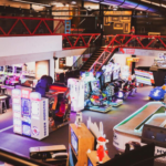 Enfants s'amusant sur les trampolines du Jump Park de Monky Laval